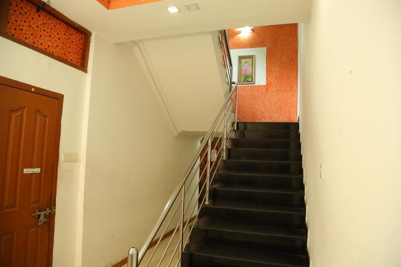 Malabar Plaza Inn Kochi Buitenkant foto